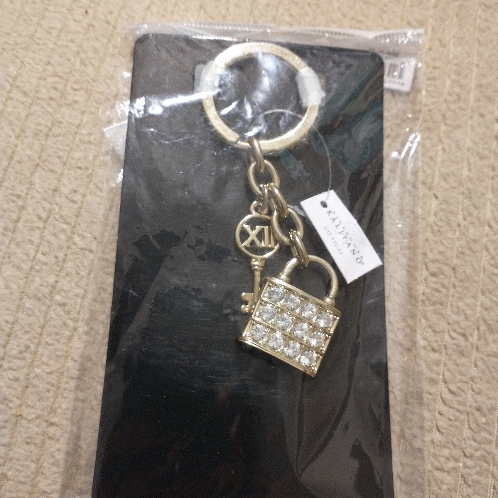 Alexander Kalifano Lock & Key Keychain - Picture 2 of 4